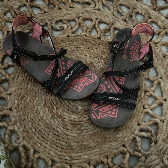 Merrel sandals - Picture 2 of 3